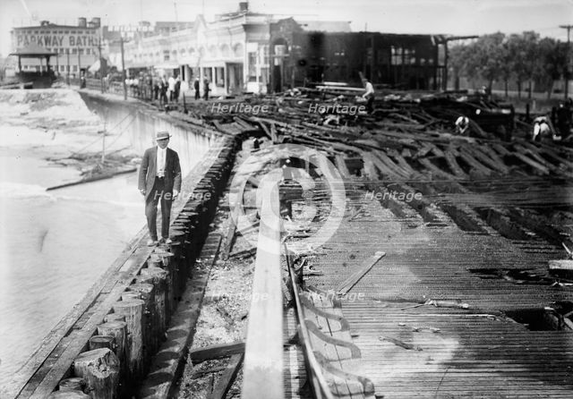 Brighton Beach fire, 1912, 1912. Creator: Bain News Service.