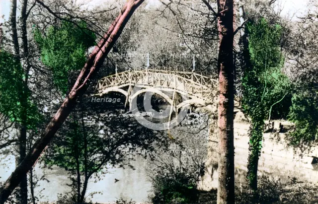 Bridge over the River Thames at Nuneham Courtenay, Oxfordshire, 1926.Artist: Cavenders Ltd