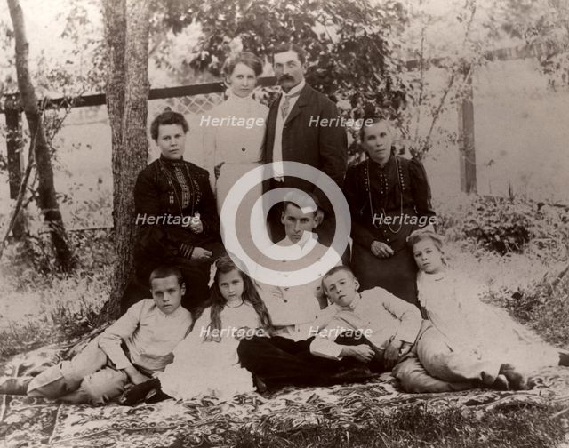 Briner Yuliy Ivanovich with his wife Natalya Iosifovna, sons Leonid, Boris, Felix, daughter..., 1900 Creator: Unknown.