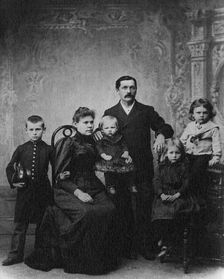 Briner Yuliy Ivanovich with his wife Natalya Iosifovna, sons Leonid, Felix, Boris and..., 1892. Creator: Unknown