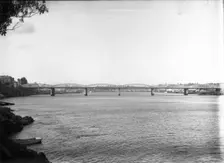 Brisbane - Victoria Bridge (looking South), 1910. Creator: Unknown