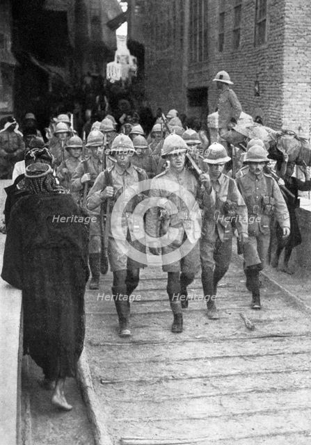 British troops on the way to Baghdad, First World War, 1917, (c1920). Artist: Unknown