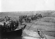 British troops unloading dates on the shore of the Tigris river, 1918