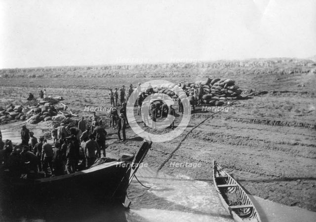 British troops unloading dates on the shore of the Tigris river, 1918. Artist: Unknown