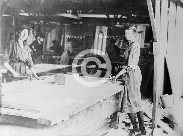British women carpenters near the front, between c1915 and 1918. Creator: Bain News Service.