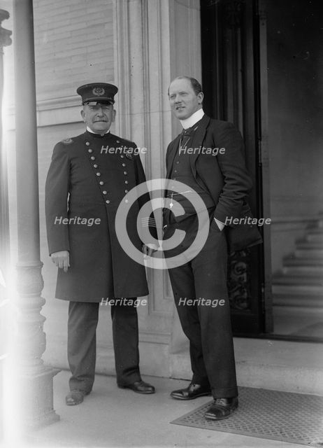 British Commission To U.S. - Inspector D.O. O'Donnell Talking To D.C. Policeman, 1917. Creator: Harris & Ewing.