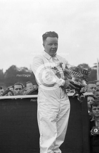British racing driver Bert Hadley, winner of the Imperial Trophy race, Crystal Palace, 1939. Artist: Bill Brunell.