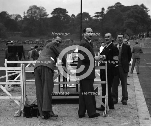 British racing driver Goldie Gardner at the Imperial Trophy race, Crystal Palace, 1939. Artist: Bill Brunell.