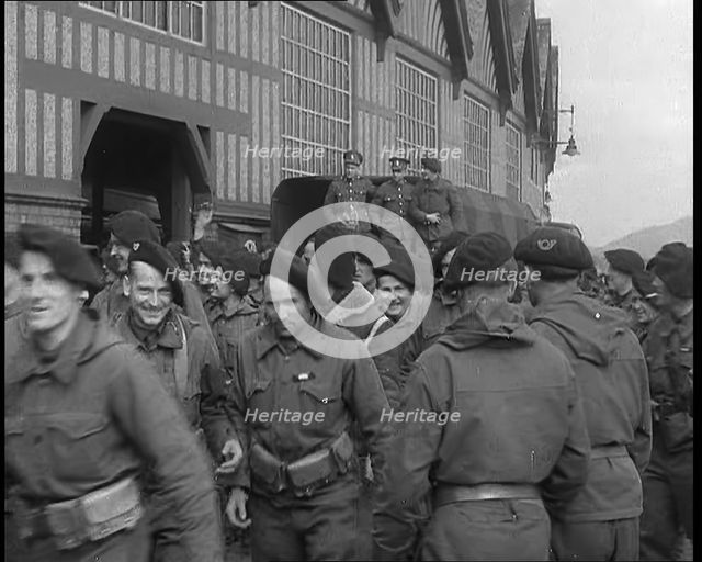 British Soldiers Disembarking from a Warship Back in the United Kingdom After Fighting in..., 1940. Creator: British Pathe Ltd.