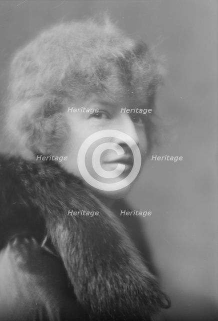 Brooke, Marguerite, Miss, portrait photograph, 1915 June 14. Creator: Arnold Genthe.
