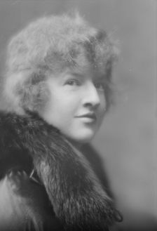 Brooke, Marguerite, Miss, portrait photograph, 1915 June 14. Creator: Arnold Genthe