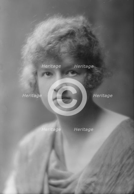 Brooke, Marguerite, Miss, portrait photograph, 1915 or 1916. Creator: Arnold Genthe.