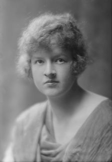 Brooke, Marguerite, Miss, portrait photograph, 1915 or 1916. Creator: Arnold Genthe