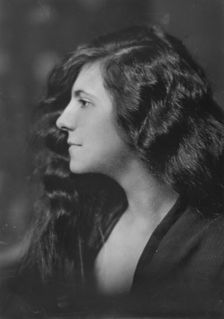 Brooks, Anita, Miss, portrait photograph, 1917 or 1918. Creator: Arnold Genthe