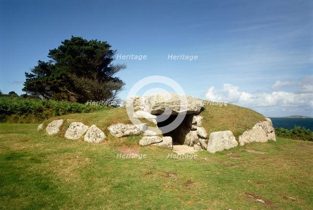 Bronze Age burial chamber, Innisidgen, St Mary's, Isle of Scilly, Cornwall, 2010. Artist: Historic England Staff Photographer.
