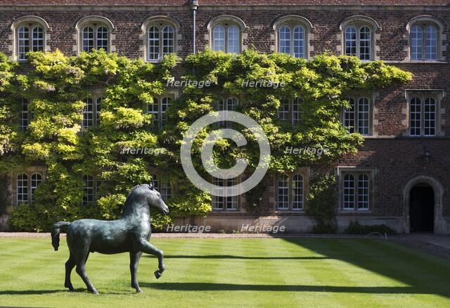 Bronze horse, sculpture by Barry Flanagan, Jesus College, Cambridge, Cambridgeshire, 2015.  Artist: James O Davies.