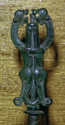 Bronze standard finial with two felines, Luristan Culture, from western Iran, c10th-7th century BC