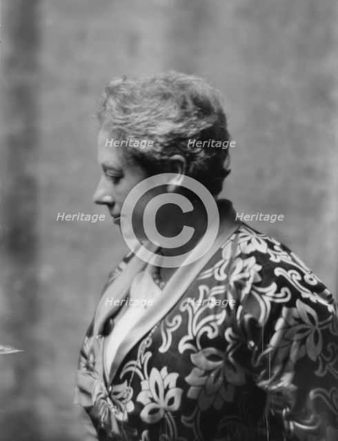 Brown, Agnes Page, Miss, portrait photograph, 1912 or 1913. Creator: Arnold Genthe.