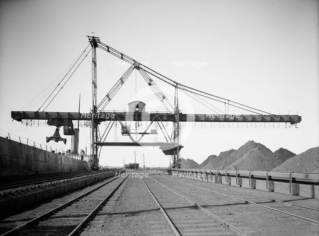 Brown electric hoist, unloading ore, Buffalo, N.Y., c1908. Creator: Unknown.