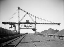 Brown electric hoist, unloading ore, Buffalo, N.Y., c1908. Creator: Unknown