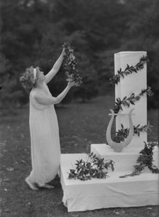 Brown, Lugersoll, Mrs., 1913. Creator: Arnold Genthe