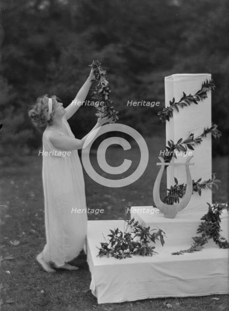Brown, Lugersoll, Mrs., 1913. Creator: Arnold Genthe.