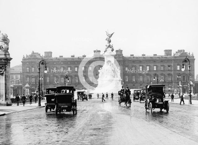 Buckingham Palace and the Mall, London, 1910. Artist: Unknown