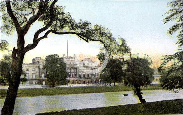 Buckingham Palace, London, 20th Century. Artist: Unknown