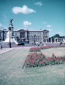 Buckingham Palace, London, c1955. Creator: Arthur Charles Kirby Ware