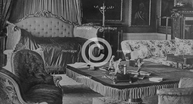 Buckingham Palace, London - the State bedroom for royal visitors, between c1915 and c1920. Creator: Bain News Service.