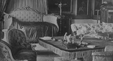 Buckingham Palace, London - the State bedroom for royal visitors, between c1915 and c1920. Creator: Bain News Service