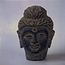 Buddha head made in stone. It comes from Gandhara