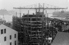 Building battleship - NEW YORK, between c1910 and c1915. Creator: Bain News Service