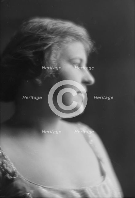 Bulen, Miss, portrait photograph, 1914 Dec. Creator: Arnold Genthe.