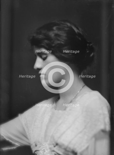 Bull, Miss, portrait photograph, 1913. Creator: Arnold Genthe.