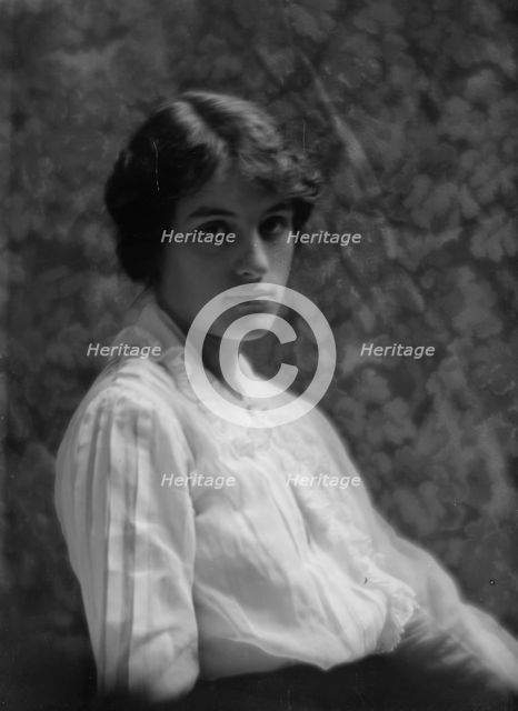 Bull, Miss, portrait photograph, 1913. Creator: Arnold Genthe.