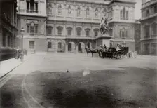 Burlington House Courtyard, c1902. Creator: Unknown