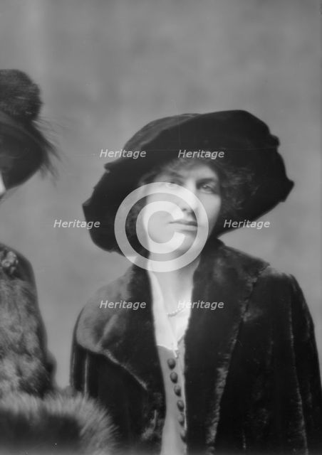 Burns, Florence, Miss, portrait photograph, 1915 Jan. 26. Creator: Arnold Genthe.