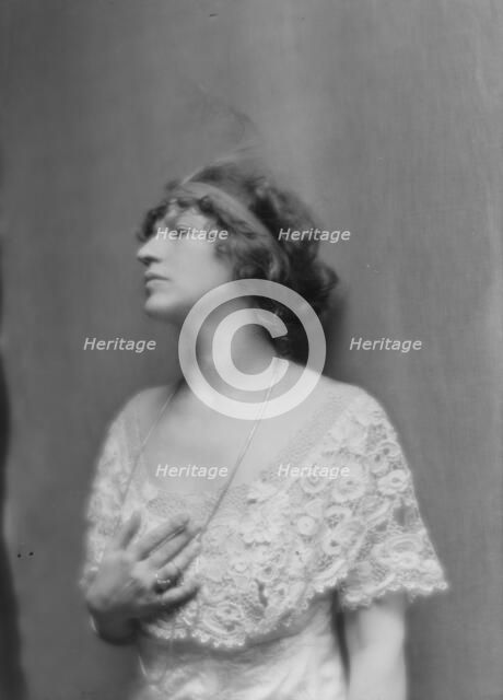Burt, Frederick, Mrs. (Mira Edgerly), portrait photograph, 1914. Creator: Arnold Genthe.