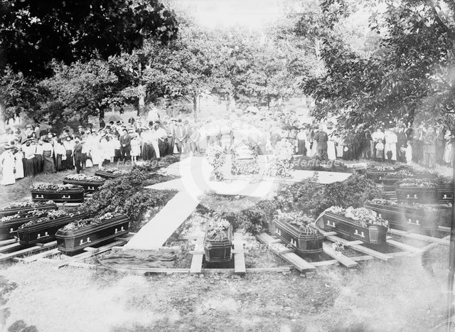 Burying Binghamton dead, 1913. Creator: Bain News Service.