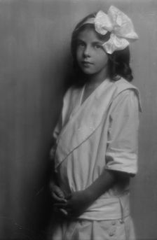 Bush, Peggy, Miss, portrait photograph, 1914 Aug. 18. Creator: Arnold Genthe