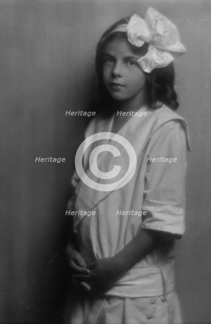 Bush, Peggy, Miss, portrait photograph, 1914 Aug. 18. Creator: Arnold Genthe.