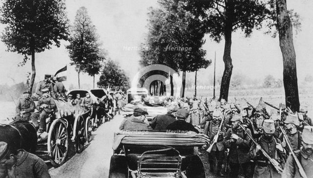 Busy road, World War I, 1915. Artist: Unknown
