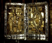 Byzantine diptych in ivory (s. VI) preserved in the Holy Chamber of the Oviedo Cathedral