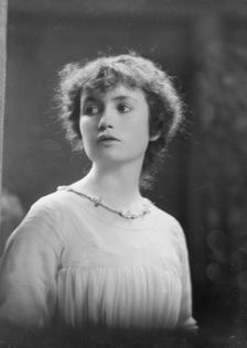 Byrne, H., Miss, portrait photograph, 1917 June 5. Creator: Arnold Genthe