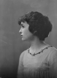 Byrne, H., Miss, portrait photograph, 1917 June 5. Creator: Arnold Genthe