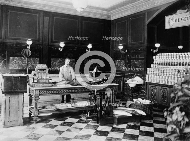 C. Lindenberg Hollieferont, fish store, Berlin, Germany, between 1895 and 1910. Creator: Unknown.