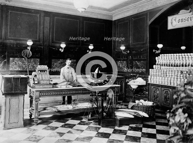 C. Lindenberg Hollieferont, fish store, Berlin, Germany, between 1895 and 1910. Creator: Unknown.