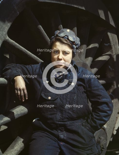 C. & N.W. R.R., Mrs. Dorothy Lucke, employed as a wiper at the roundhouse, Clinton, Iowa, 1943. Creator: Jack Delano.