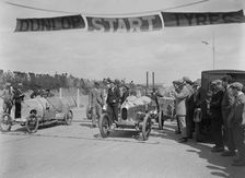 GN Silver Gnat of GL Hawkins and a Wolseley at the Southsea Speed Carnival, Hampshire. 1922. Artist: Bill Brunell